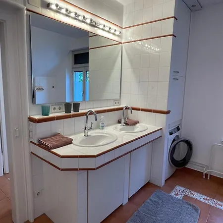 Zum Hoelltor Apartman *